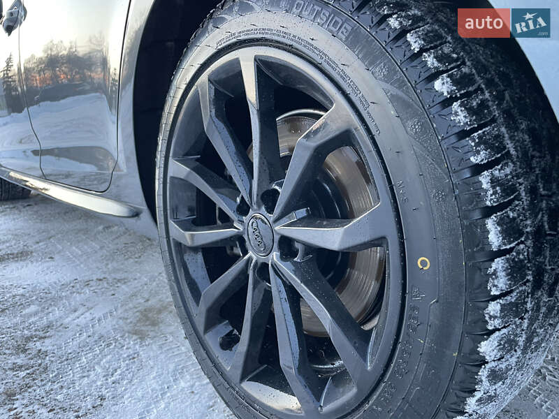 Седан Audi A4 2016 в Киеве