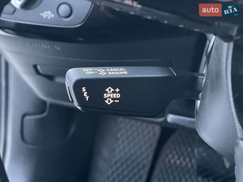 Седан Audi A4 2016 в Киеве