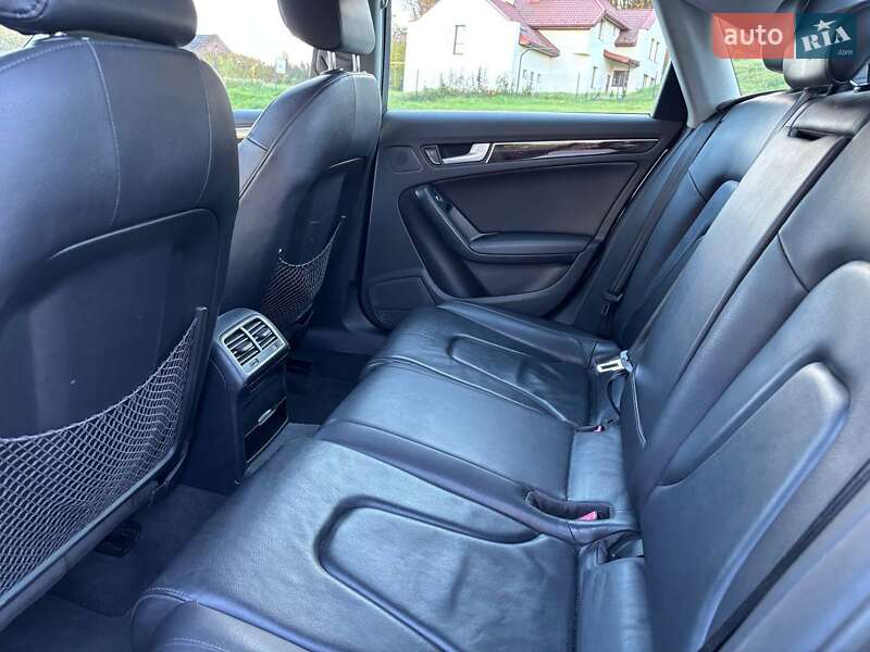 Седан Audi A4 2015 в Винниках