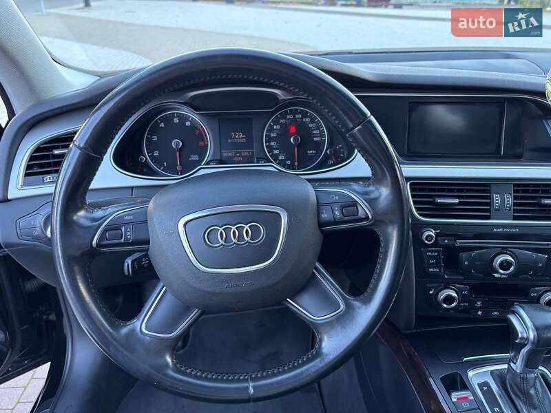Седан Audi A4 2015 в Винниках