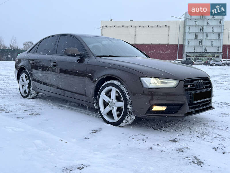 Седан Audi A4 2012 в Киеве