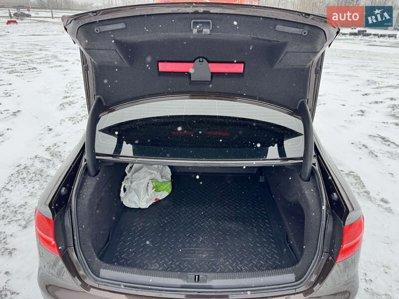 Седан Audi A4 2012 в Киеве