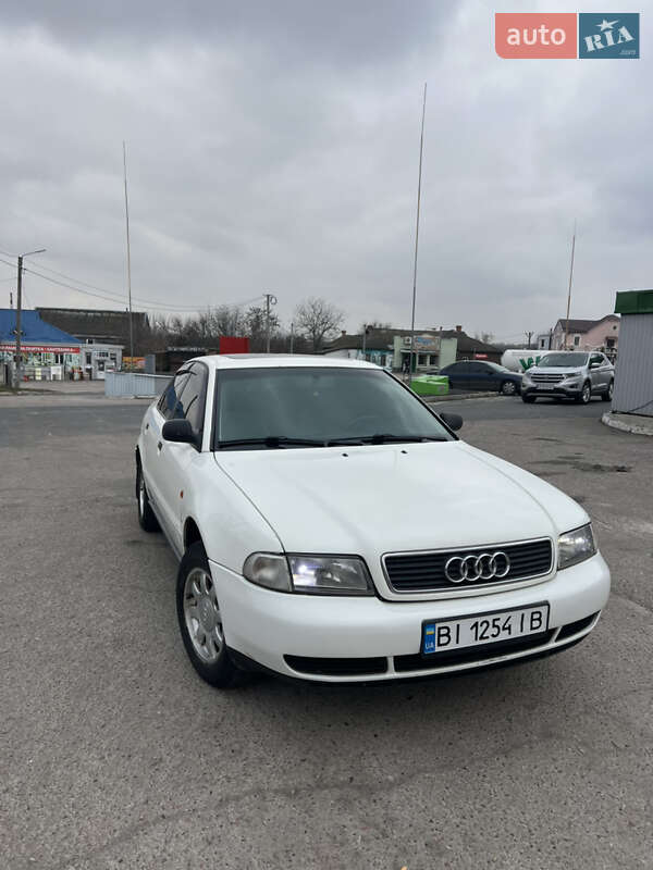 Седан Audi A4 1995 в Полтаве