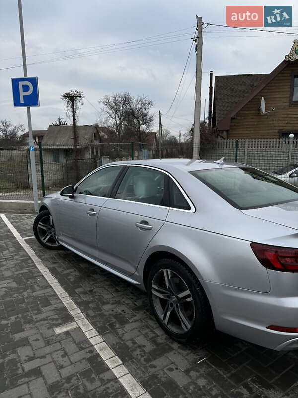 Седан Audi A4 2018 в Новомосковске