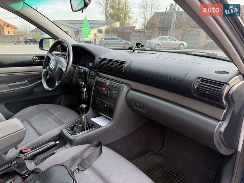 Седан Audi A4 2000 в Львове