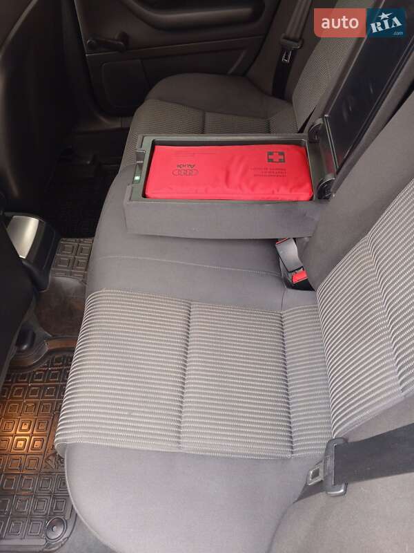 Универсал Audi A4 2005 в Чернигове