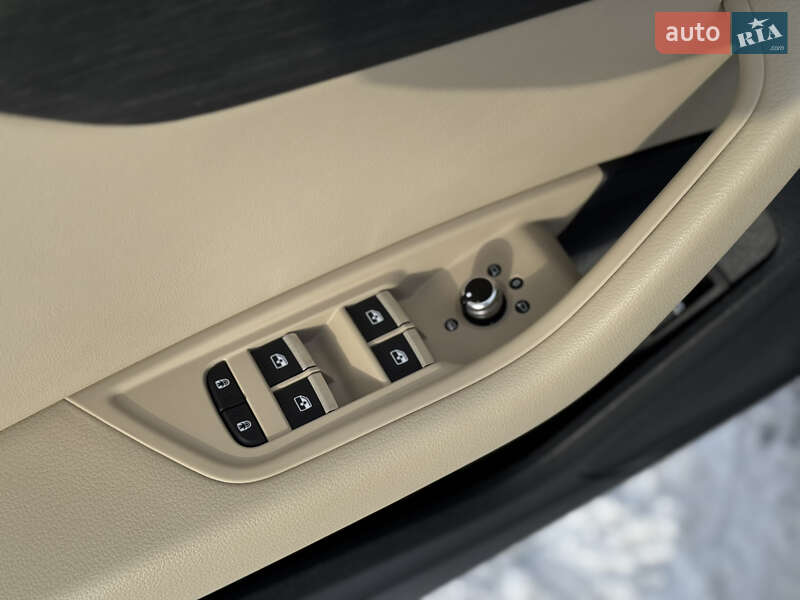 Седан Audi A4 2022 в Киеве