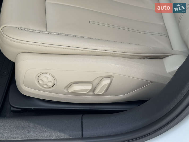 Седан Audi A4 2022 в Киеве