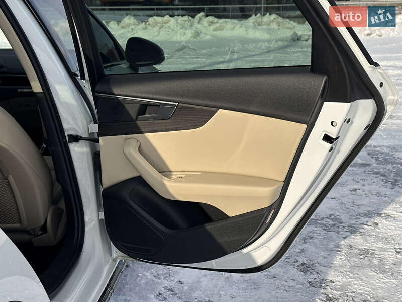 Седан Audi A4 2022 в Киеве