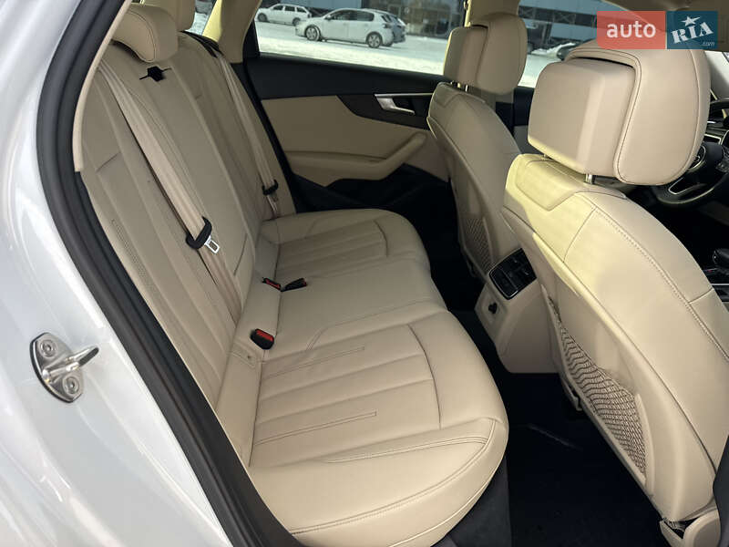 Седан Audi A4 2022 в Киеве