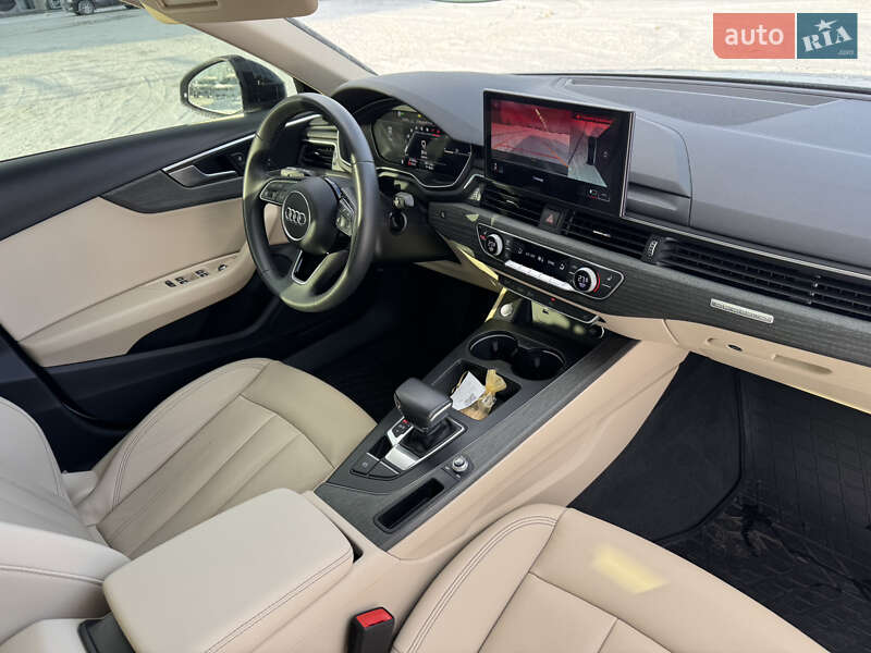 Седан Audi A4 2022 в Киеве