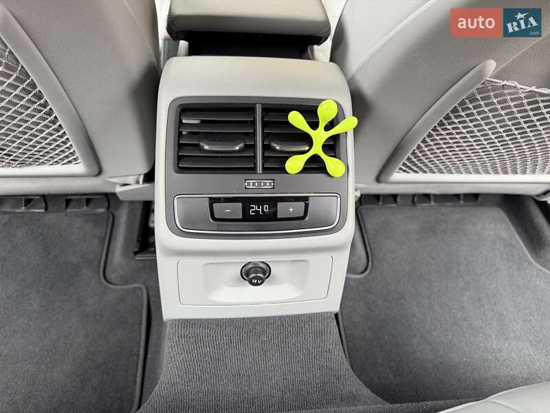 Седан Audi A4 2023 в Виннице