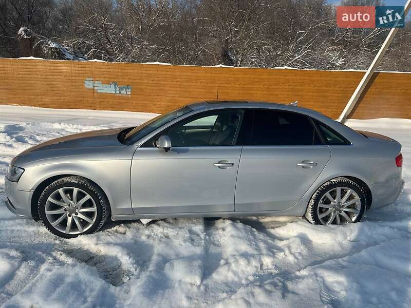 Седан Audi A4 2012 в Чернигове