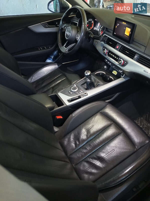 Седан Audi A4 2017 в Звягелі