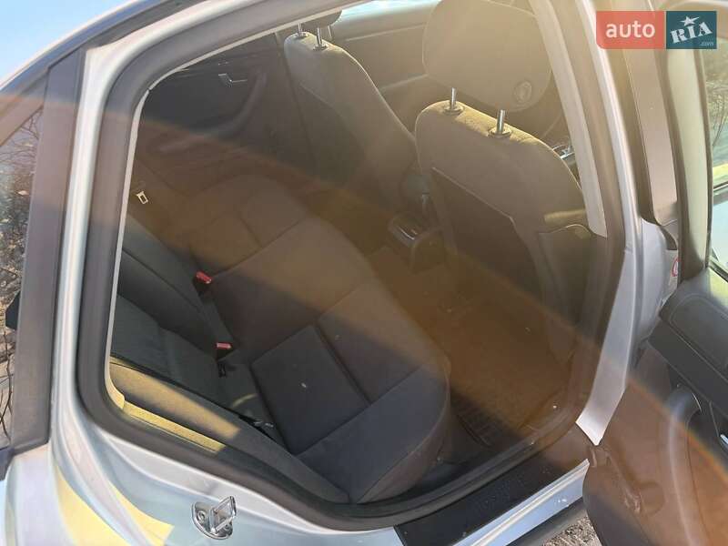 Седан Audi A4 2004 в Ровно