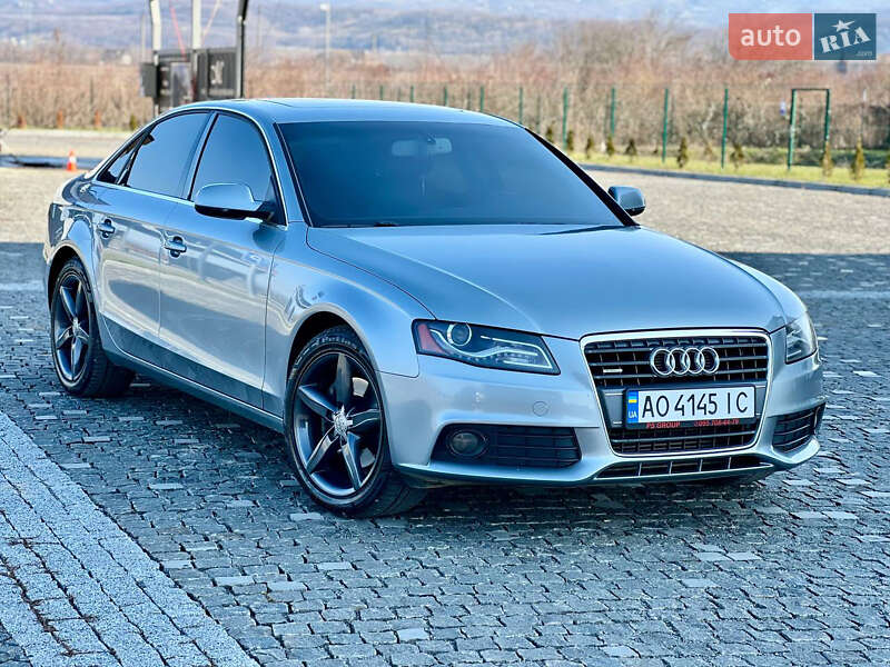 Седан Audi A4 2010 в Иршаве