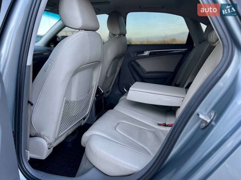 Седан Audi A4 2010 в Иршаве