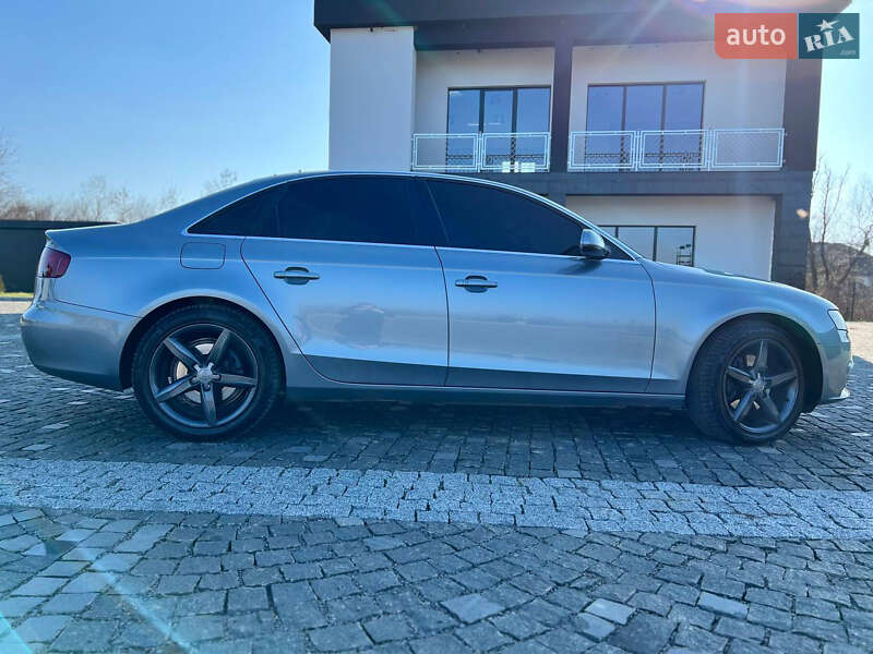 Седан Audi A4 2010 в Иршаве