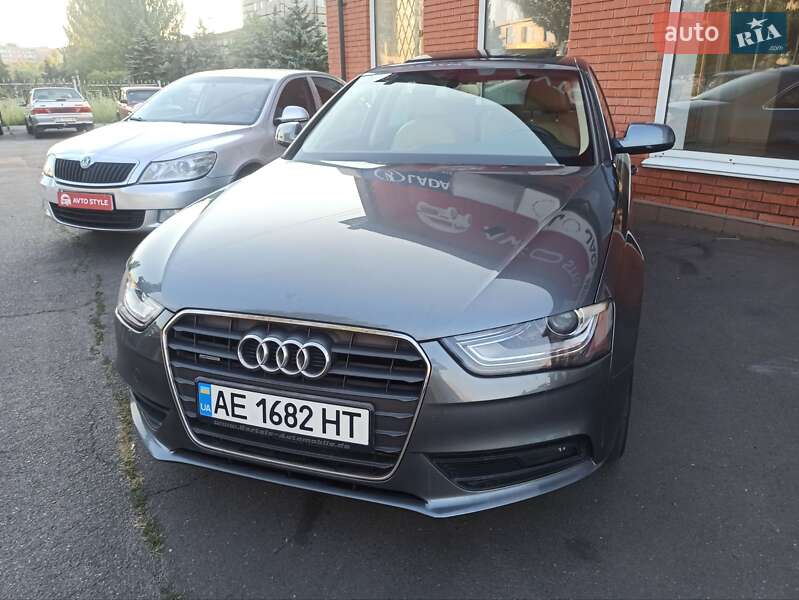 Седан Audi A4 2013 в Кривом Роге