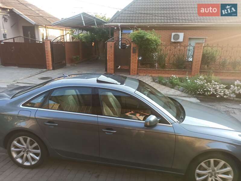 Седан Audi A4 2013 в Кривом Роге