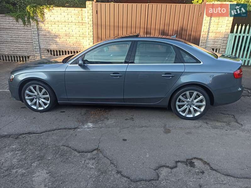 Седан Audi A4 2013 в Кривом Роге