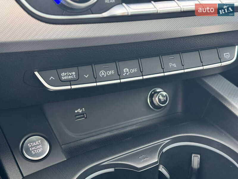 Седан Audi A4 2018 в Киеве