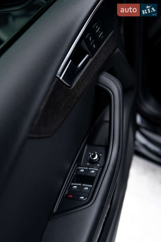 Седан Audi A4 2019 в Днепре