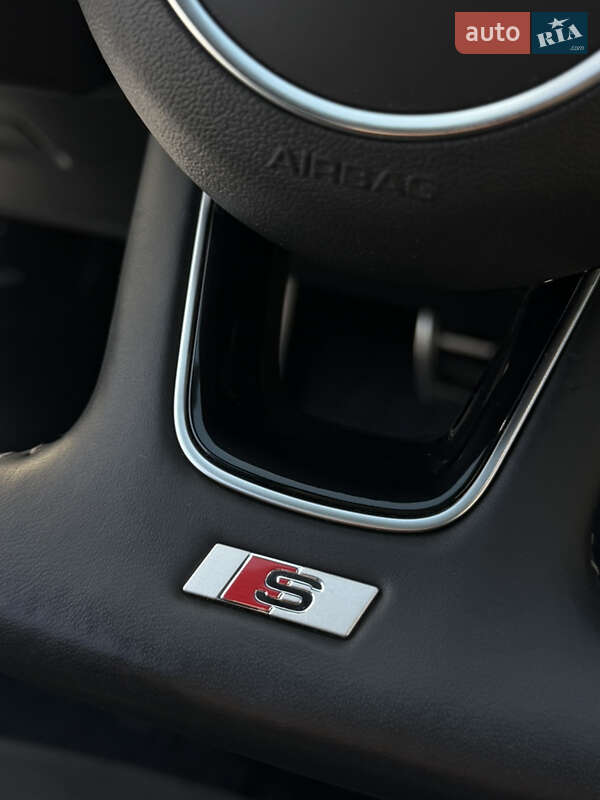 Седан Audi A4 2019 в Киеве