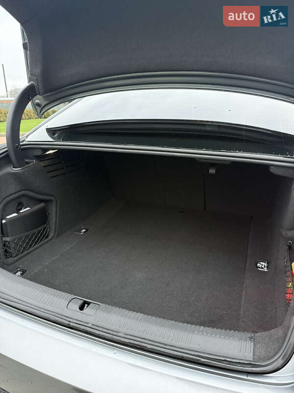 Седан Audi A4 2018 в Виннице