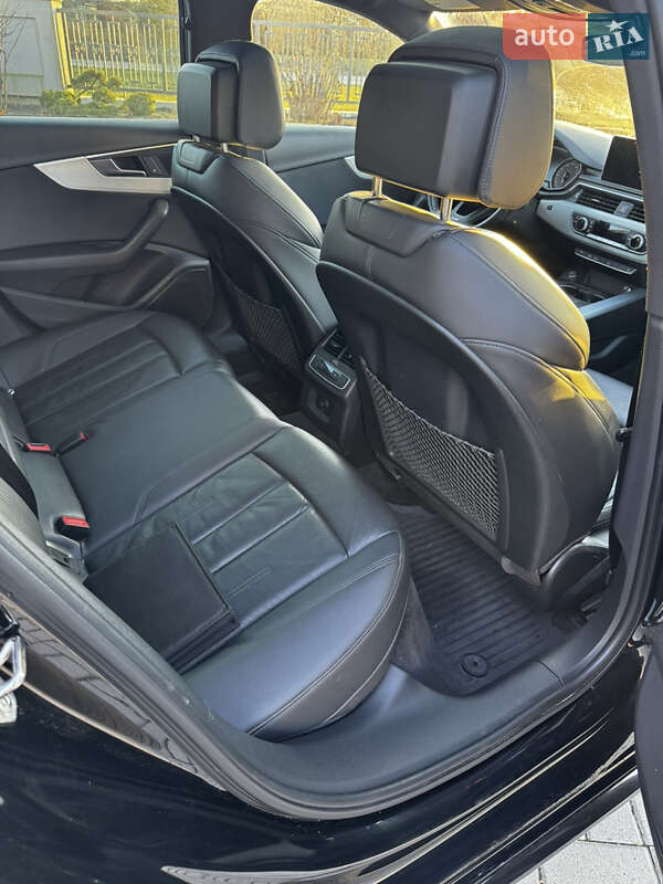 Седан Audi A4 2016 в Львові