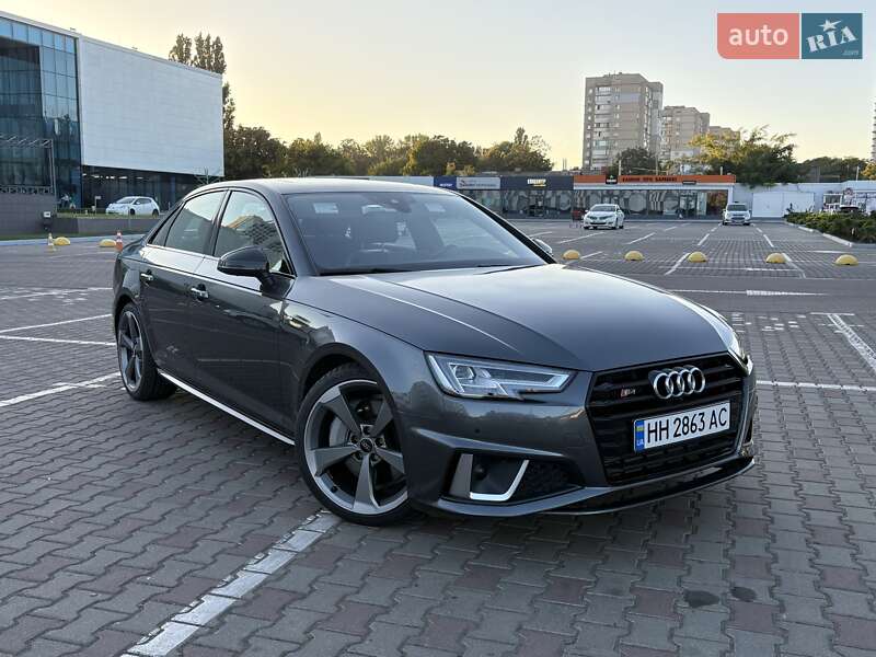 Седан Audi A4 2018 в Одесі