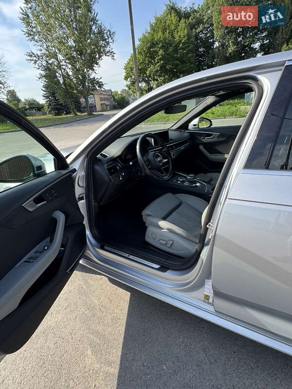 Седан Audi A4 2017 в Чернігові