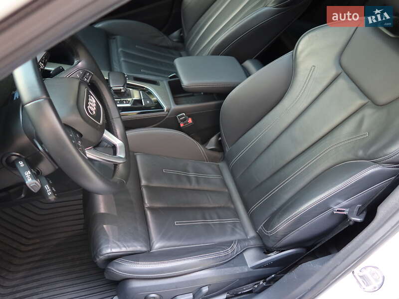 Седан Audi A4 2022 в Киеве