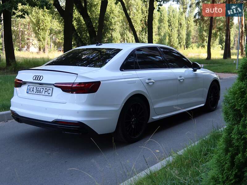 Седан Audi A4 2022 в Киеве