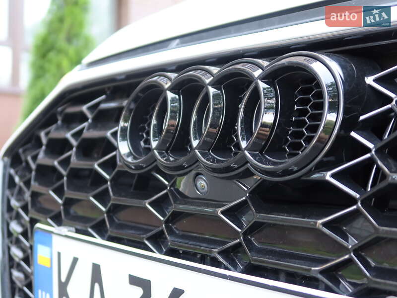 Седан Audi A4 2022 в Киеве