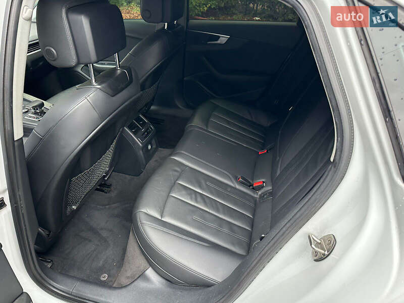 Седан Audi A4 2018 в Киеве