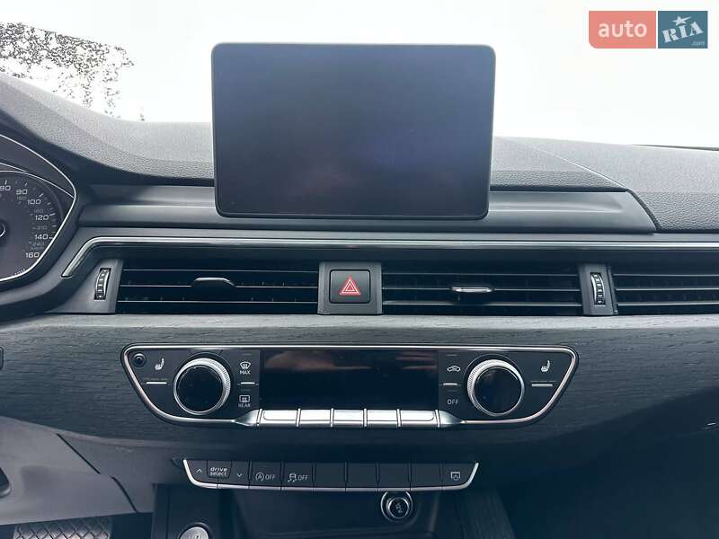 Седан Audi A4 2018 в Луцке