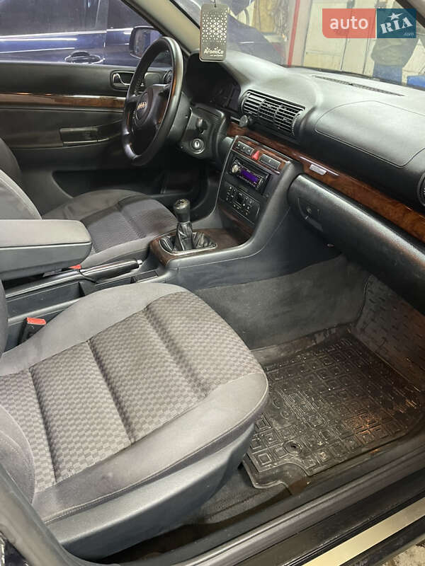 Седан Audi A4 2000 в Виннице