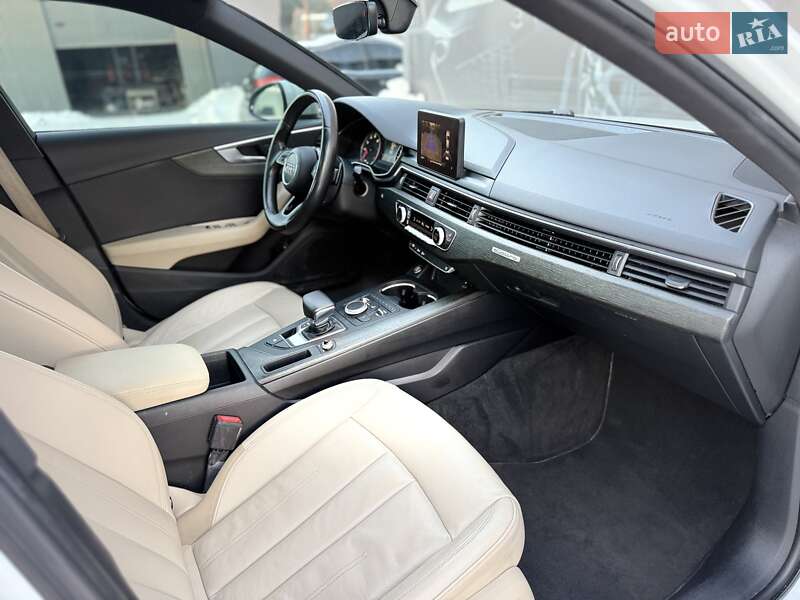 Седан Audi A4 2017 в Львове