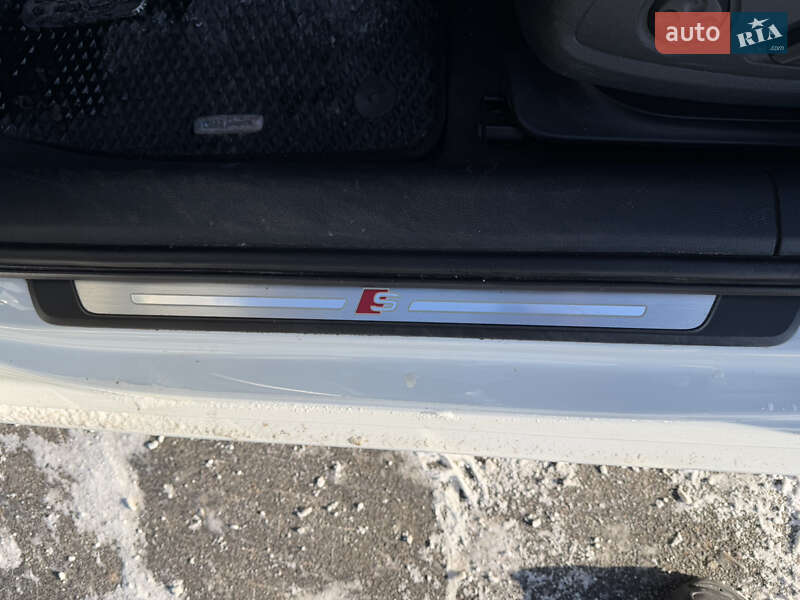 Седан Audi A4 2017 в Днепре