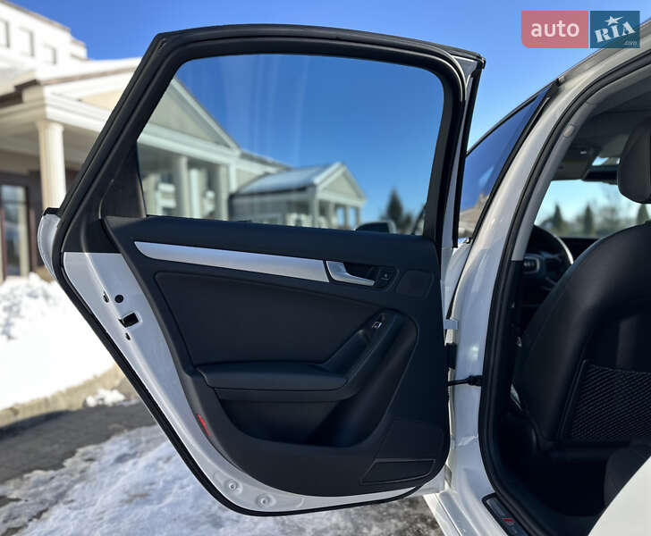 Седан Audi A4 2015 в Стрые