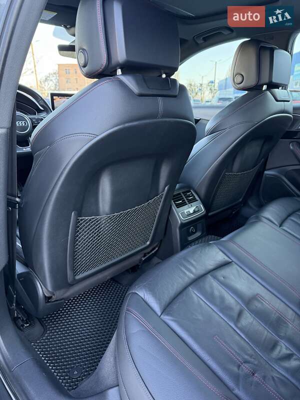 Седан Audi A4 2019 в Ромнах