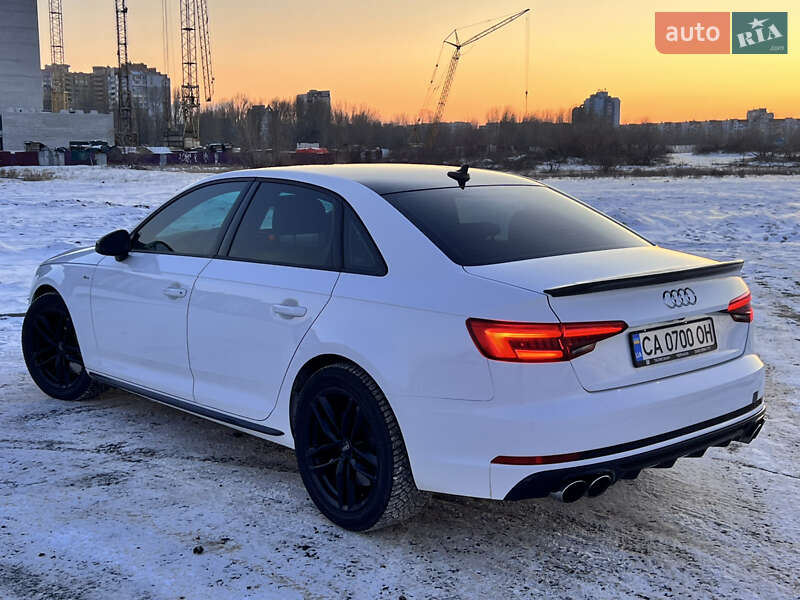 Седан Audi A4 2016 в Черкасах