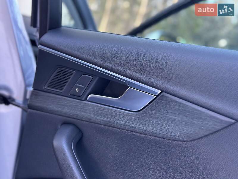 Седан Audi A4 2017 в Дрогобыче