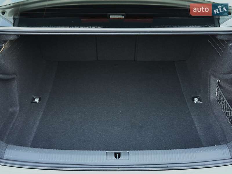 Седан Audi A4 2020 в Киеве