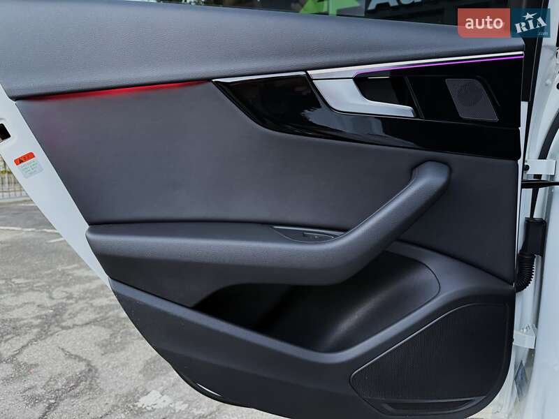 Седан Audi A4 2020 в Киеве