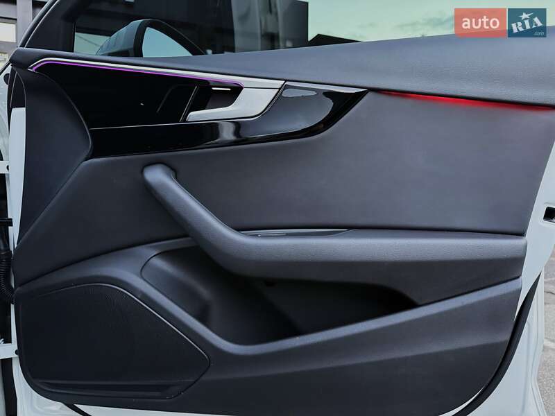 Седан Audi A4 2020 в Киеве