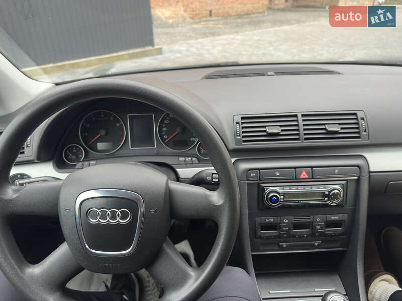 Седан Audi A4 2006 в Староконстантинове