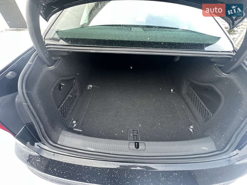 Седан Audi A4 2023 в Днепре