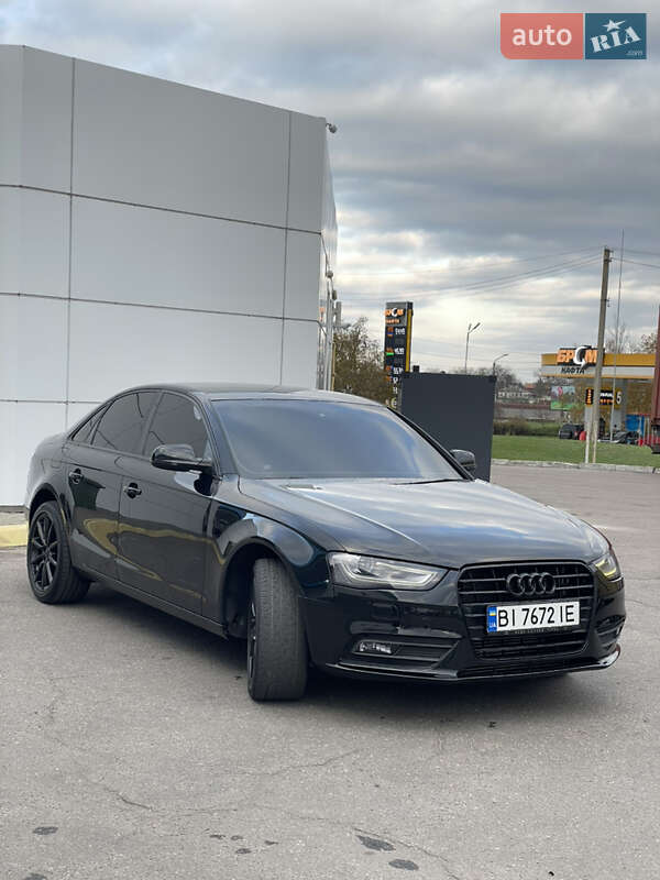 Седан Audi A4 2012 в Кременчуці
